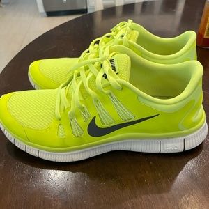 Mens Nike free neon yellow running shoes